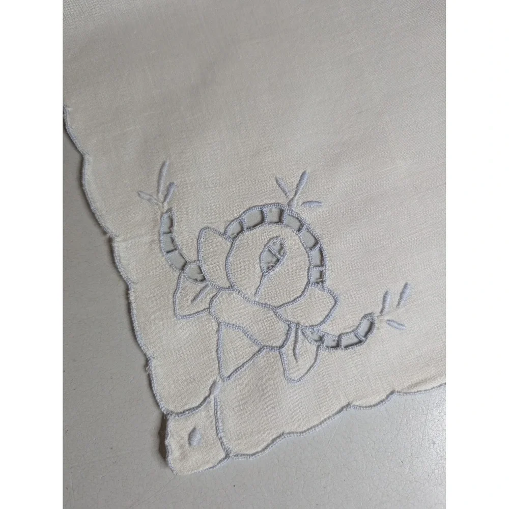 Vintage White Linen Napkins Set 6 Blue Floral Embroidery Scalloped Cutwork 16x16